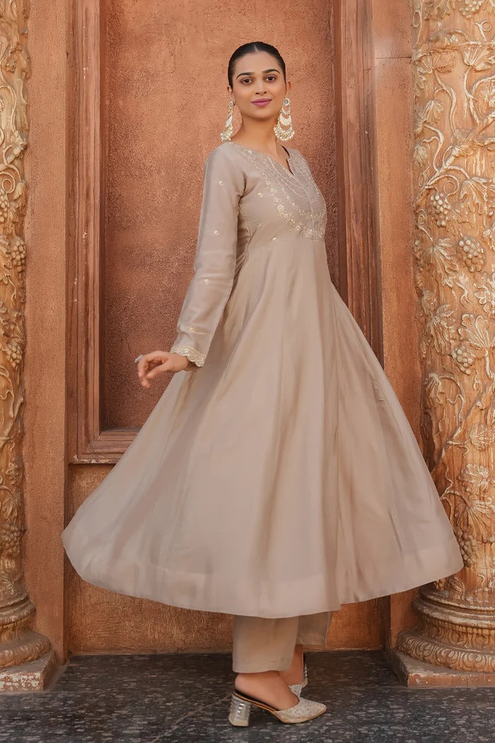 Cream Regal Embroidered Kurta Set with Dupatta