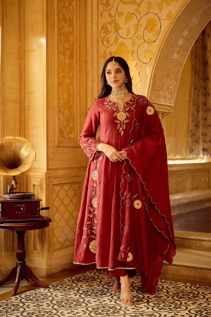 Women Ethnic Motifs Embroidered Regular Thread Work Chanderi Silk Kurta with Trousers & With Dupatta