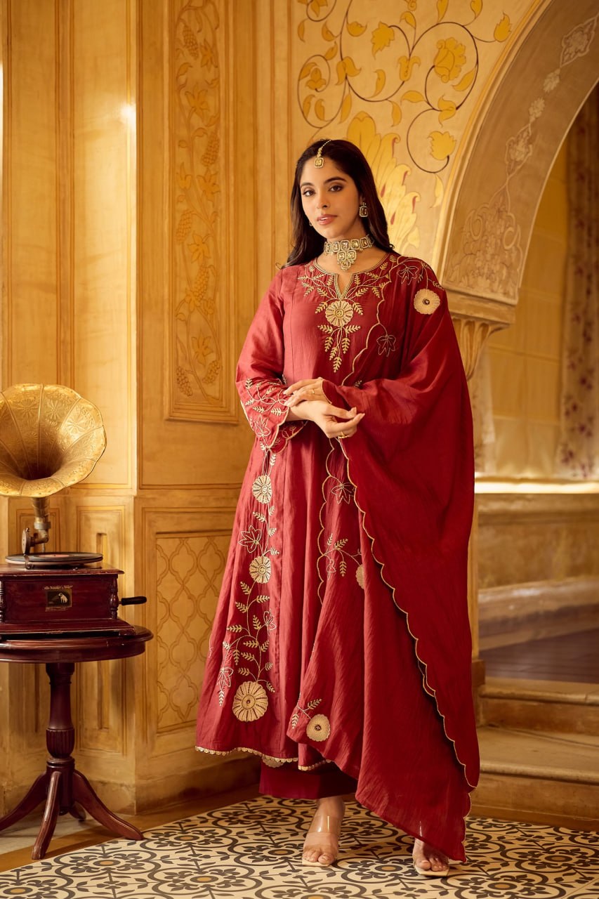 Women Ethnic Motifs Embroidered Regular Thread Work Chanderi Silk Kurta with Trousers & With Dupatta