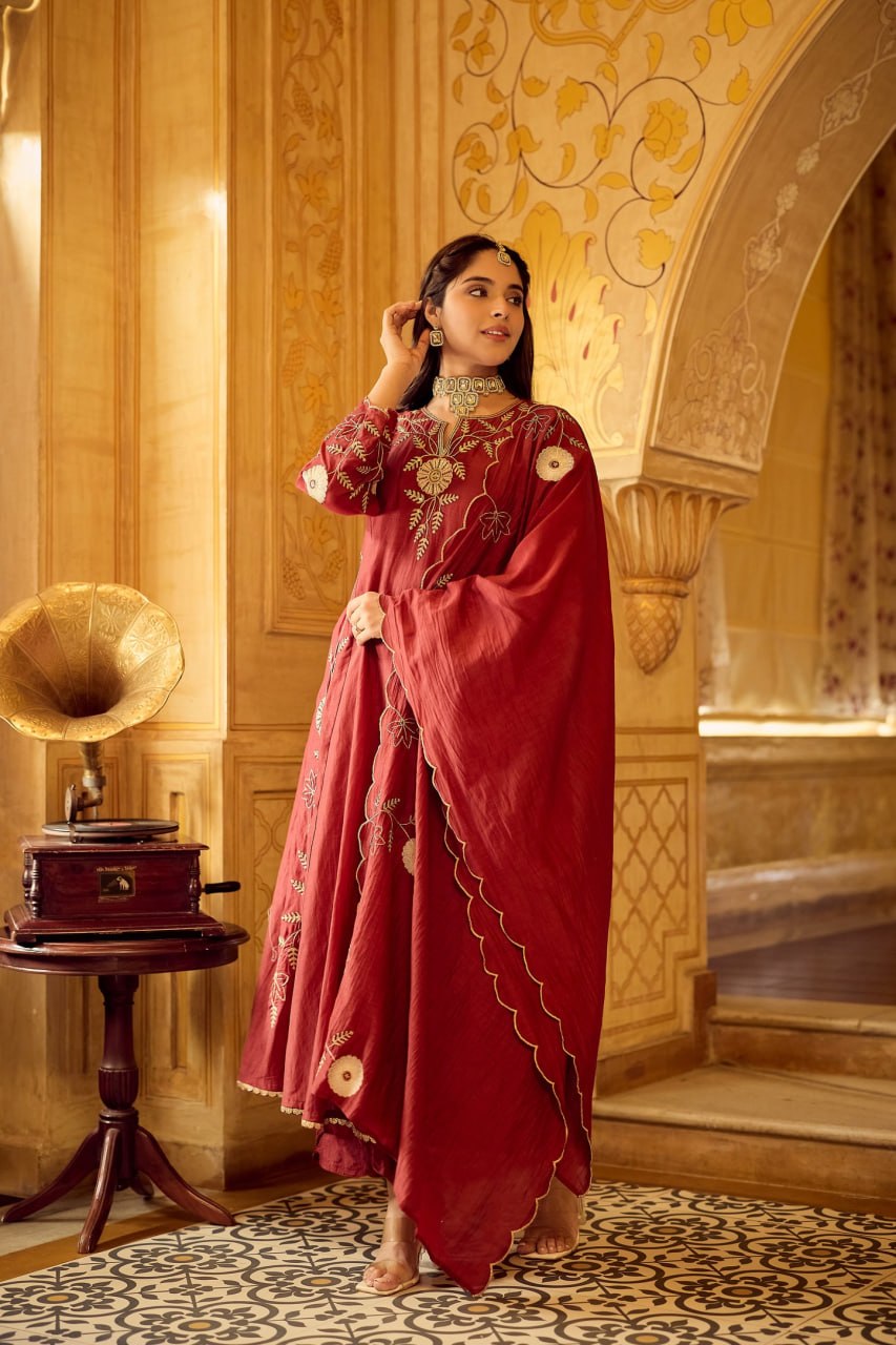 Women Ethnic Motifs Embroidered Regular Thread Work Chanderi Silk Kurta with Trousers & With Dupatta