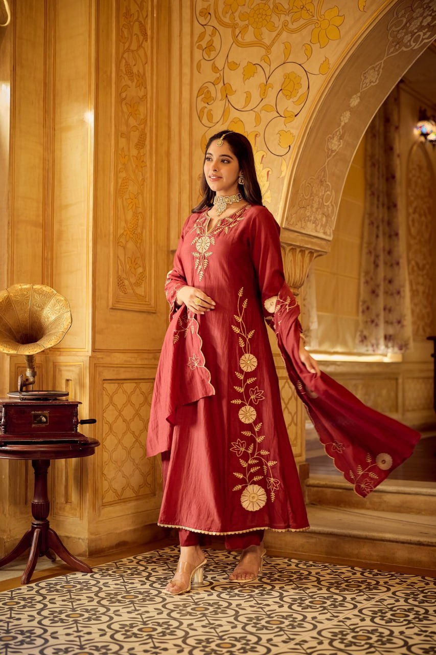 Women Ethnic Motifs Embroidered Regular Thread Work Chanderi Silk Kurta with Trousers & With Dupatta