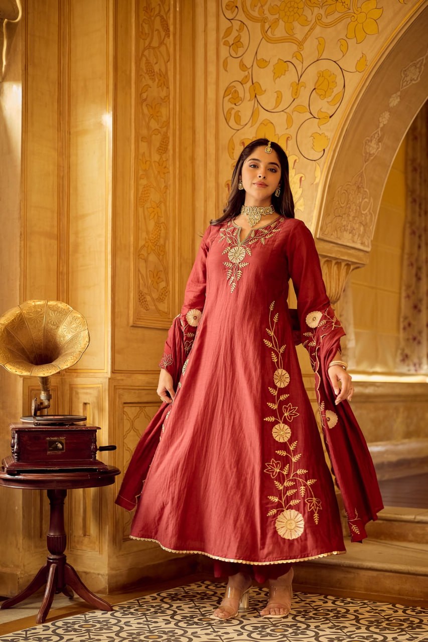 Women Ethnic Motifs Embroidered Regular Thread Work Chanderi Silk Kurta with Trousers & With Dupatta
