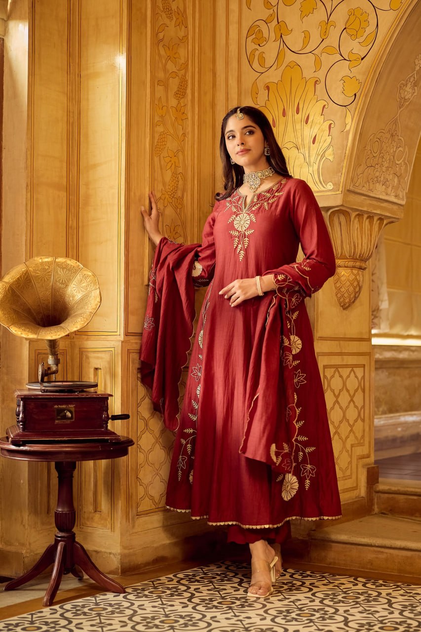 Women Ethnic Motifs Embroidered Regular Thread Work Chanderi Silk Kurta with Trousers & With Dupatta